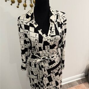 SOLD OUT!!! 💯% Silk Diane Von Furstenberg Black and White Graphic Wrap Dress